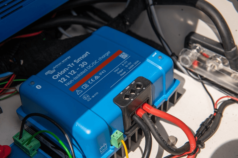 DC/DC charger in RV power system